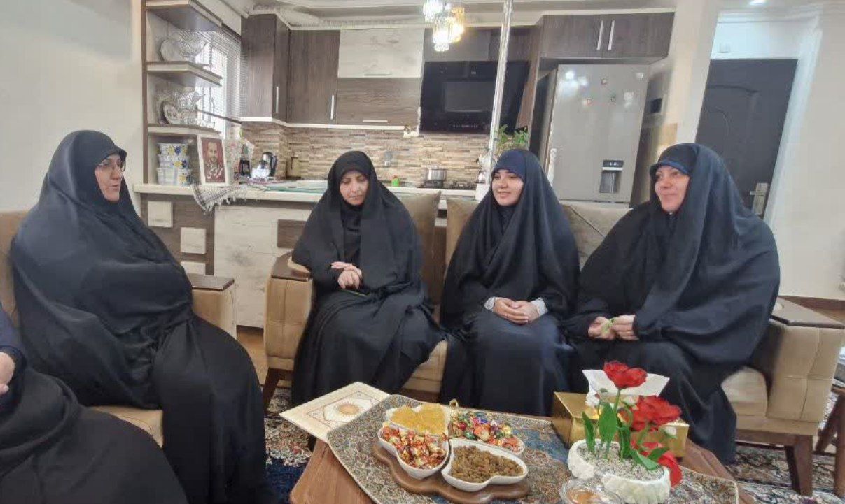 دیدار مسئول سازمان بسیج جامعه زنان سپاه قدس گیلان با همسر پاسدار شهید محمد مؤمنی نوخاله