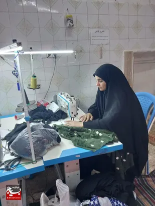 بانوی کارآفرین ساکن شهرعرب حسن شوشتر از رمز موفقیت خود درتولید شغل برای بانوان بیکار این شهر می گوید.