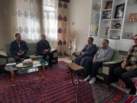 دیدار مدیرعامل باشگاه مقاومت بسیج زنجان با خانواده شهید رهبر رضایی