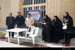 برپایی میز خدمت ادارات در  مصلی نماز جمعه نهاوند