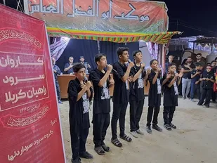 اجرای  سرود صبح ظهور زاهدان  در مسیر پیاده روی اربعین