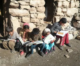 روایت دیدنی از معلم روستای چمرکوه که هم آموزگار است و هم مربی اخلاق