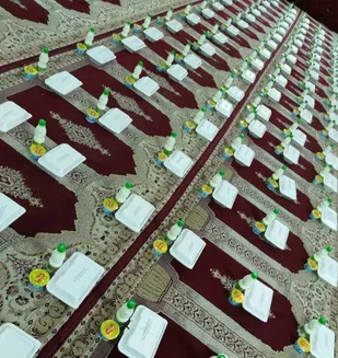 تهیه و توزیع ۳۰۰ پرس غذای گرم به همت گردان بیت المقدس حوزه بسیج محلات علی (ع) شاهرود
