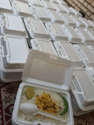 توزیع ۲۵۰پرس غذای گرم در شب شهادت امام رضا(ع)  در آبادان