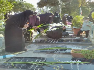 غبار روبی، عطرافشانی و گل&zwnj;گذاری قبور شهدا