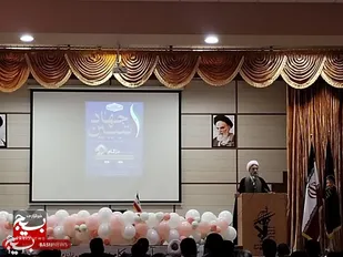عوض کردن جای اهم و مهم جامعه، یا کار دشمن است یا بازی خوردگان از دشمن