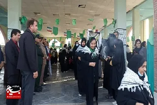 اعزام کاروان راهیان نور دانش آموزان تنگستانی به مناطق جنوب