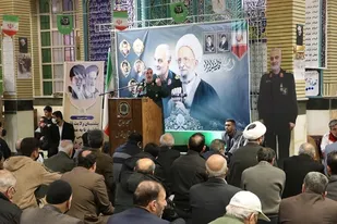 دشمنان حتی از عکس قاسم سلیمانی می ترسد و تصویر او را در شبکه های اجتماعی  فیلتر می کنند