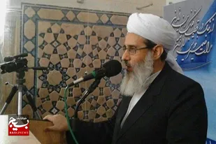 &nbsp;گسترش مساجد و حوزه&zwnj;های علمیه از دستاوردهای انقلاب اسلامی است/استقرار میز خدمت در حاشیه نمازجمعه+عکس