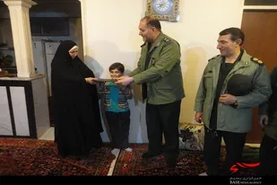 پیشکسوتان باید تجربیات خود را در خدمت به نظام به کار گیرند