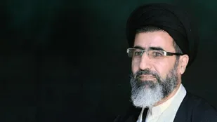 مستکبرین تلاش دارند تا سیاسیون ما را استحاله کنند