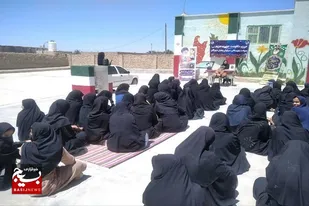 برگزاری نشست نهضت روشنگری با موضوع عملیات وعده صادق در بخش مرزی مهرگان سراوان