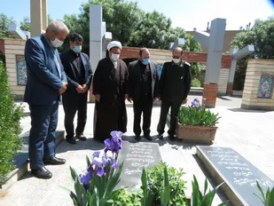 مزار شهدای فرهنگی در سلماس غبارروبی شد