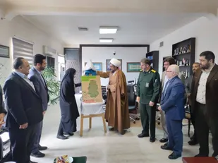 از پوستر سیزدهمین همایش ملی علمی - پژوهشی سیمای امام رضا (ع) در زبان و ادبیات فارسی با محوریت ادبیات کودک و نوجوان رونمایی شد.