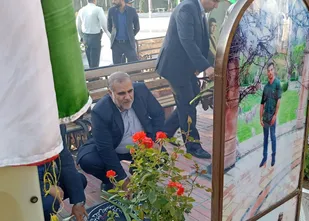 شهدا چراغ هدایت هستند