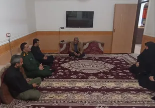 فرمانده سپاه دیّر با خانواده&zwnj;های شهدا دیدار کرد/ کسب اجازه برای تدفین شهید گمنام در شهنیا
