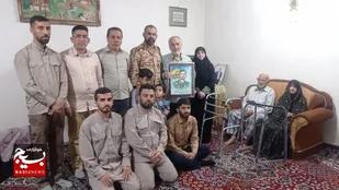 تکریم خانواده شهید مدافع حرم مهدی طهماسبی در دهمین سالگرد شهادت