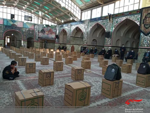 اهداء ۴۰۰ بسته طرح مهر تحصیلی به دانش آموزان نیازمند در ساوه