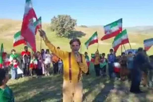برگزاری جشن روز معلم به همت بسیج هنرمندان همدان در روستاهای مرزی