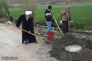 اجرای لوله گذاری آب قنات روستای جین طراقیه توسط جهادگران کبودراهنگی