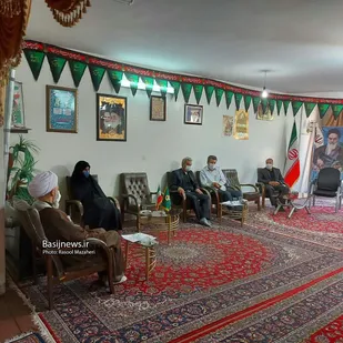 دیدار جمعی از اعضای خیریه شهدای خط شکن شهرستان فلاورجان با امام جمعه شهر فلاورجان