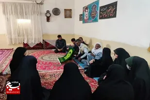 حضور خادمیاران به همراه بیرق سبز رضوی جهت عرض تبریک به بیش از ۲۰ پدر شهید والامقام سیستان وبلوچستانی