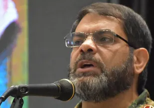 اگر کسی جلوی امام و انقلاب ما بایستد در مقابل همه دنیایش می&zwnj;ایستیم/حاج قاسم برای این انقلاب در دهان گرگ می&zwnj;رفت