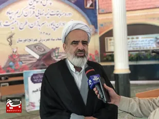 عمل کردن به قرآن اهمیت دارد و هر کس به قرآن عمل کند موفق می شود