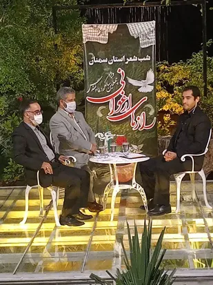 شب شعر رازهای های ارغوانی استان سمنان برگزار شد