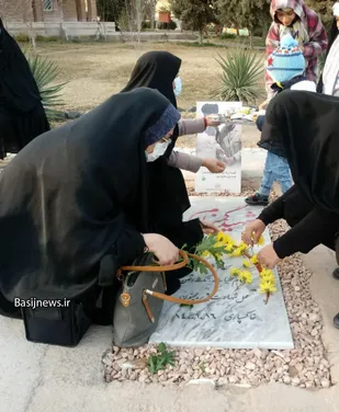 گلباران مزار یک شهید گمنام در سمنان+ تصاویر