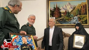 تکريم از خانواده شهدا يک تکليف است