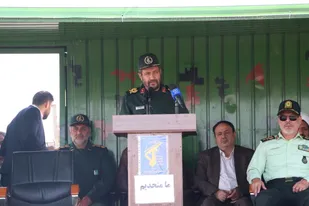 ملت ایران در دوران دفاع مقدس عاشورایی از انقلاب و اسلام دفاع کردند