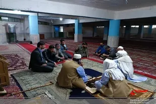 میز خدمت در مسجد اهل سنت منطقه ۵ زاهدان دایر شد