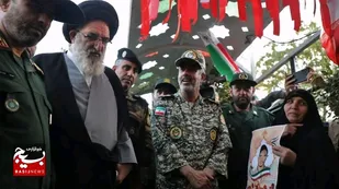 گلزار شهدا امامزاده محمد (ع) کرج غبارروبی و عطرافشانی شد+تصاویر