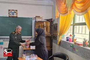 تجلیل فرمانده سپاه ناحیه دامغان از مقام شامخ معلم در این شهرستان