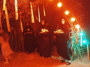 حضور و فعالیت شبانه روزی خواهران بسیجی پایگاه الصغری دهستان برنطین برای برگزاری پنجمین یادواره ۱۲ شهید
