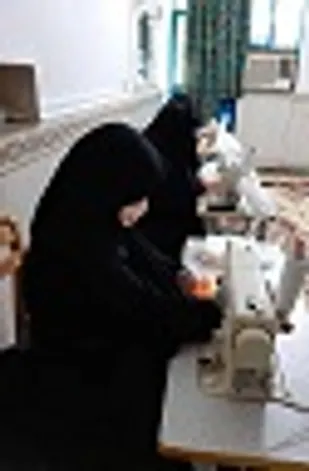 تولید روزانه ۲۰۰ ماسک در دلگان توسط بانوان بسیجی