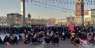 پیاده روی جاماندگان اربعین در پایتخت برگزار شد/ طنین لبیک یاحسین(ع) در میدان امام حسین تهران