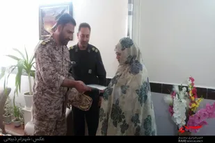 دیدار فرمانده سپاه ملایر با خانواده بسیجیان