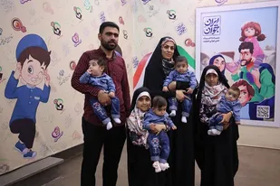 ۴۱۱ خانواده چندقلوها زیر چتر حمایتی بنیاد ۱۵ خرداد