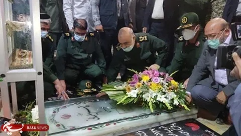 ادای احترام فرمانده کل سپاه به سیدالشهدای جبهه مقاومت در کرمان