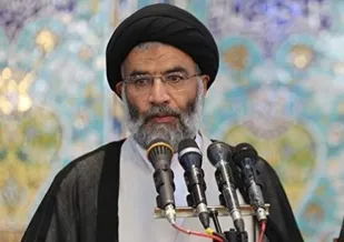 واکنش نماینده ولی فقیه در اهواز به آسفالت خارج از نوبت کوچه محل سکونتش!
