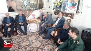 دیدار جمعی از مداحان اهل بیت(ع) با خانواده شهید آقازاده