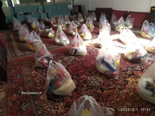 100 بسته معیشتی بین نیازمندان محله میرمحمدخانی سمنان توزیع شد