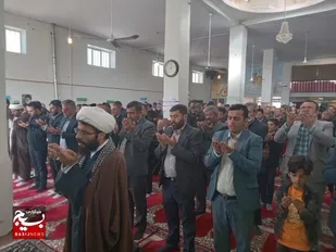 حضور مردم متدین و بصیر اردل در نماز جمعه