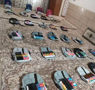 اهدای 30 بسته لوازم التحریر بین دانش آموزان نیازمند