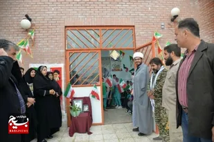 نواختن زنگ انقلاب در مدرسه شهید غلامرضا احمدی تنگستان