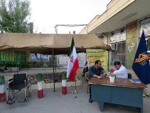 ویزیت رایگان بیماران در درمانگاه صادقیه شهرستان بروجن