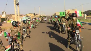 حرکت کاروان شادی جوانان بسیجی در شهر سرایان