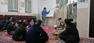 پایگاه حضرت ابوالفضل (ع) حوزه مقاومت بسیج فتح کلاس آموزش قرآن برگزار می کند